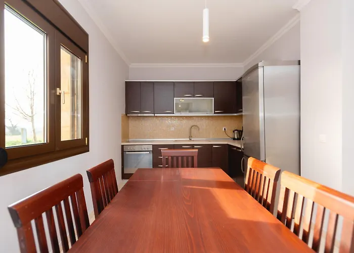 בית נופש With Panoramic Sea View